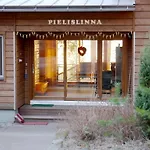 Pielislinna Βίλα Kolinkylä